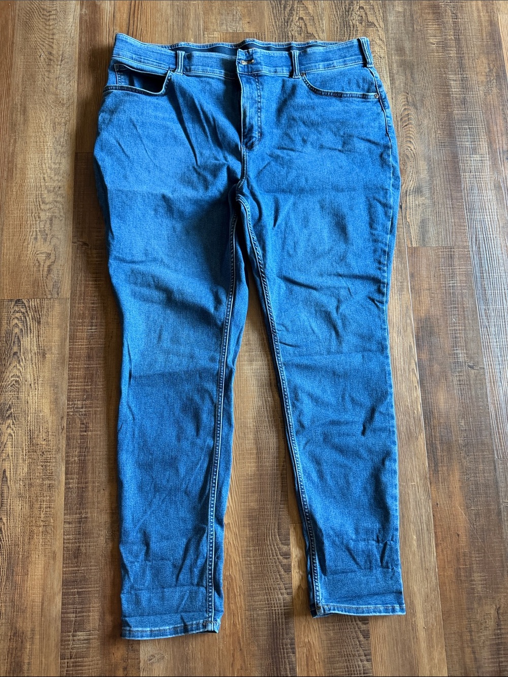 Lee Women's Straight Leg Jeans in Medium Blue